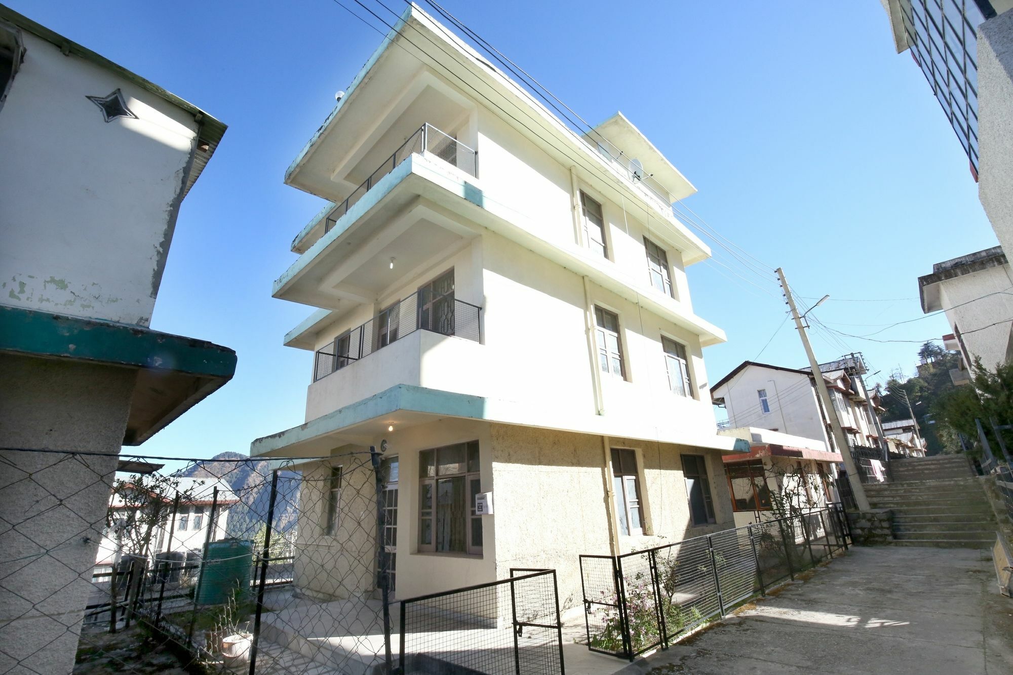 Elegant 3Bhk Abode In Shoghi, Shimla Διαμέρισμα Εξωτερικό φωτογραφία